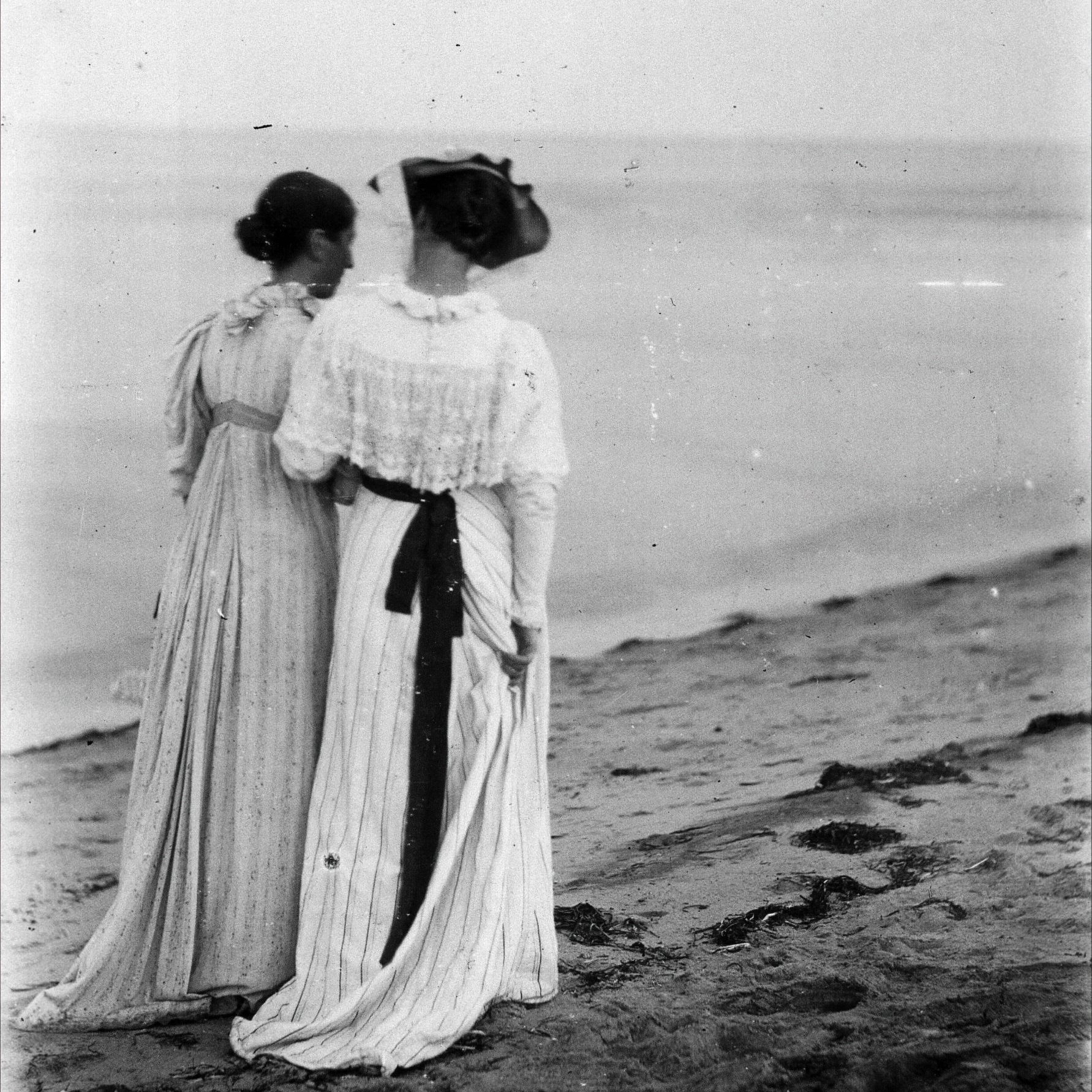 1893 - Sommeraften ved Skagens Sønderstrand. Marie & Anna - 02